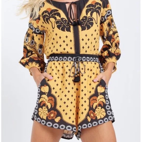 Farm Rio Shorts Beautiful Yellow and Black Cashew and foliage print - Size XL - Picture 2 of 3